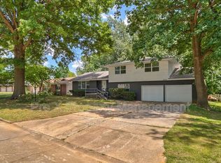 3332 S Southlyn Pl, Springfield, MO 65804