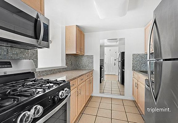 3rd image of 123 W 128th St APT 2