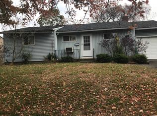 27 Main Pkwy, Plainview, NY 11803