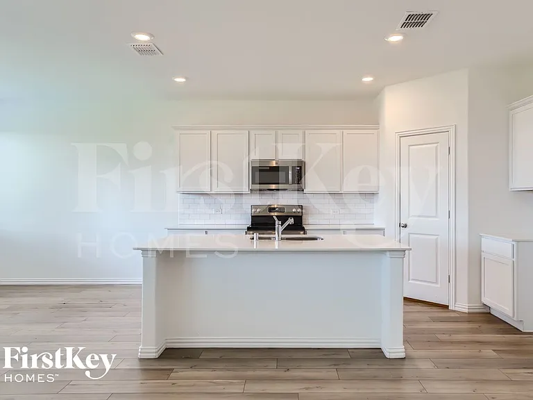 212 Wyndemere Ln — Photo 11
