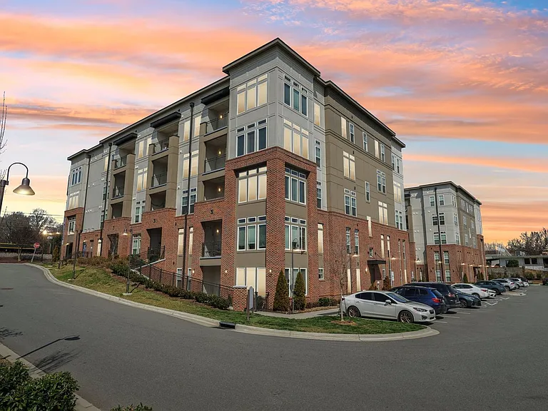 StationTwo22 Apartments — Photo 26
