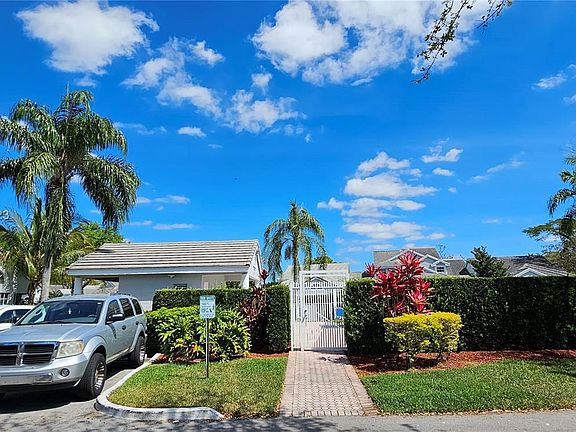5th image of 8741 Forest Hills Blvd #21-D