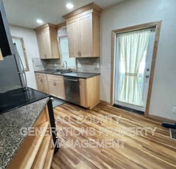 6558 Lawnwood Ave — Photo 3