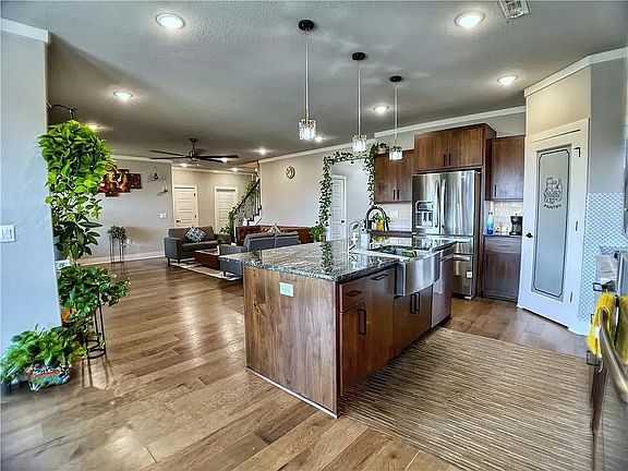 3rd image of 2205 SW 18th St