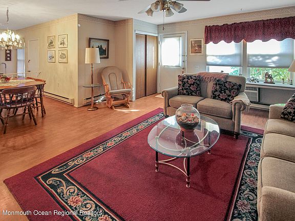 4th image of 27B Easton Dr