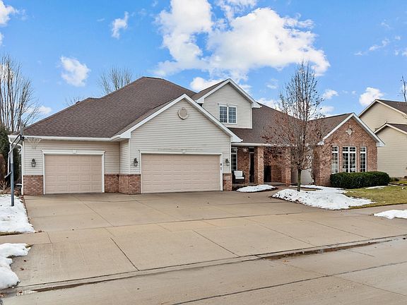 3rd image of 217 E Wentworth Ln