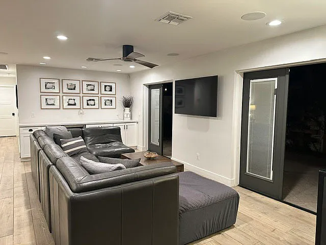 301 E Royal Palm Rd — Photo 13