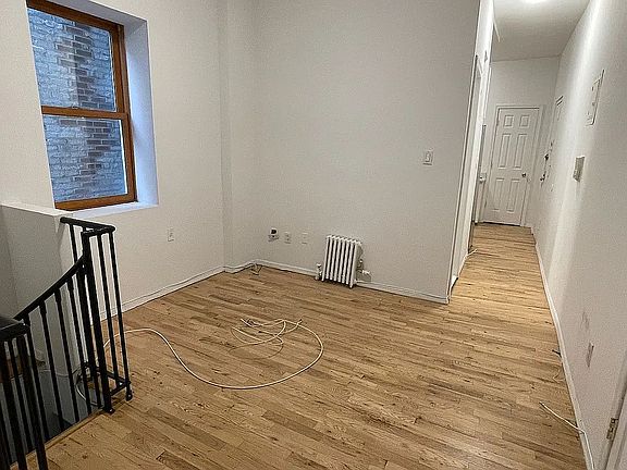 4th image of 337 W 14th St APT 2