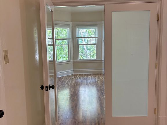 5th image of 1935 Oak St