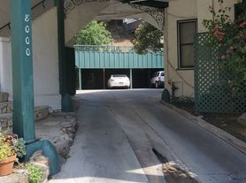 8000 Honey Dr, Los Angeles, CA