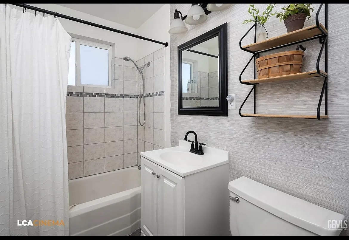 3 bed, $2,300 — Photo 3