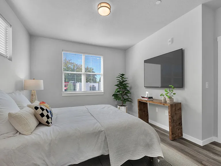 Springtree Apartments — Photo 18
