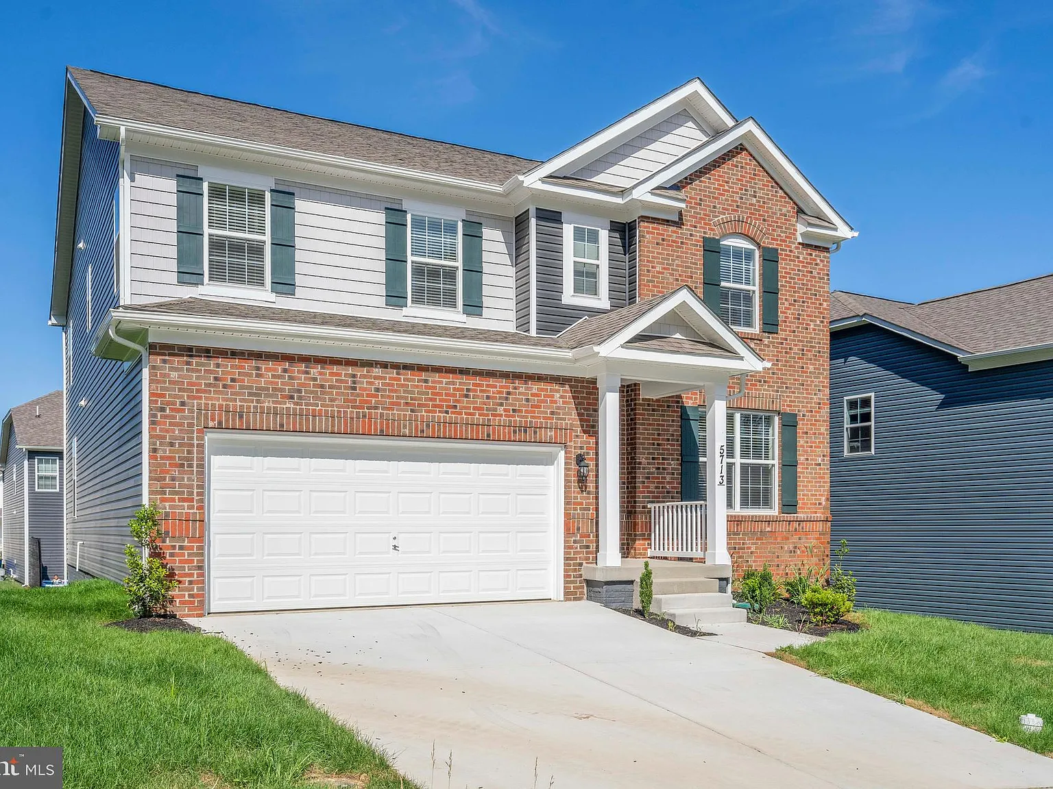 4 bed, 3.0 bath, 4098 sqft, $3,995 — Photo 2