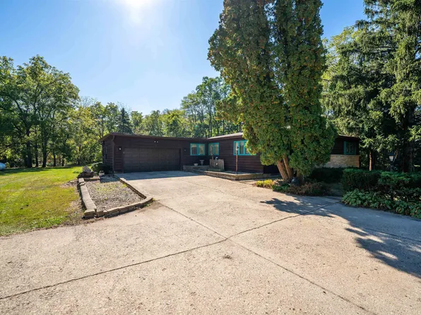 15361 S Bluff Rd, South Beloit, IL 61080