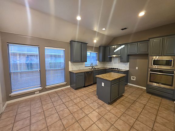 4th image of 8209 Bulrush Dr