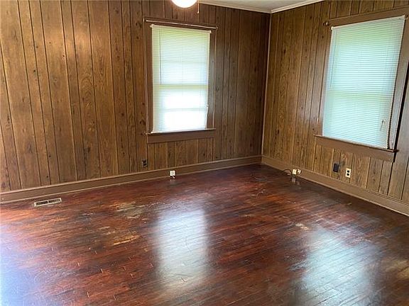 3rd image of 706 S Cline Ave