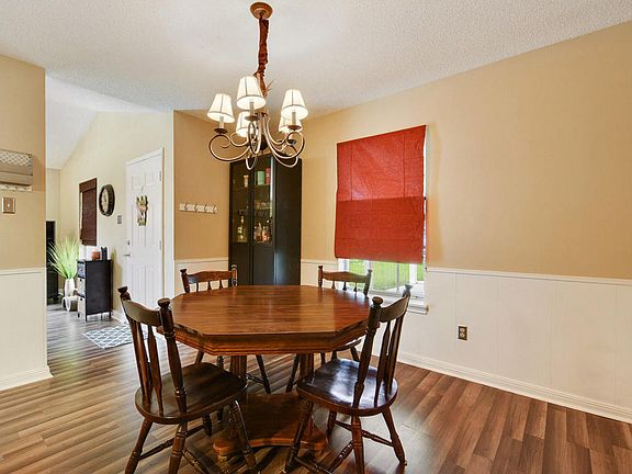 5th image of 211 Caledonia Dr