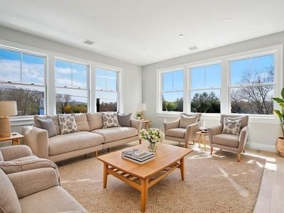 5205 Washington St #201, West Roxbury, MA, 02132
