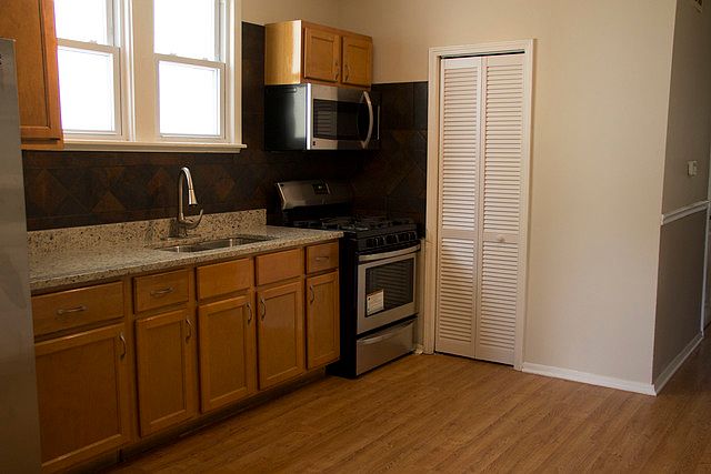 2nd image of 2530 W 46th St