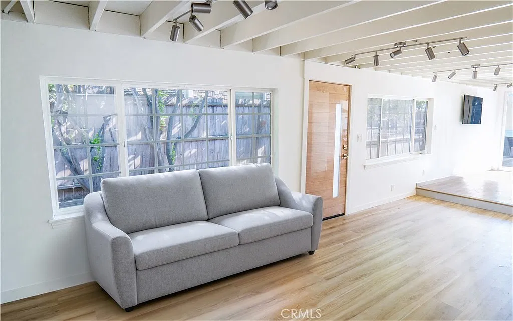 Studio, 1024 sqft, $5,750 — Photo 4
