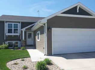 709 Sun Valley St, Brookings, SD 57006