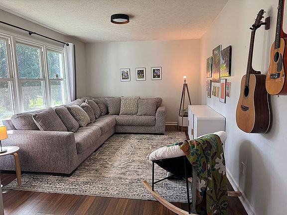 2nd image of 354 Castle Heights Rd