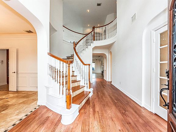 4th image of 3913 Pebble Brook Dr