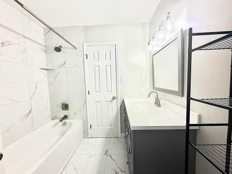 Newly remodeled full bathroom