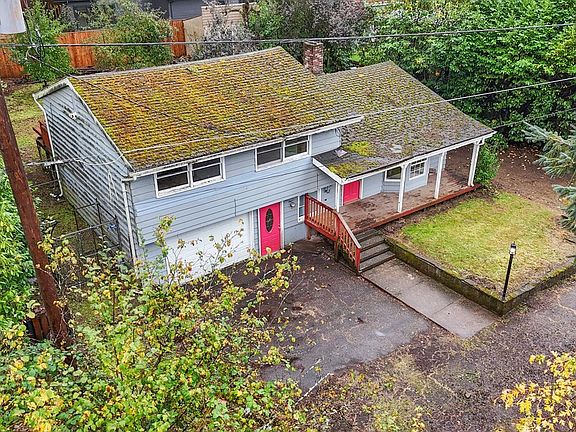 4th image of 5822 SW Rockwood Ct