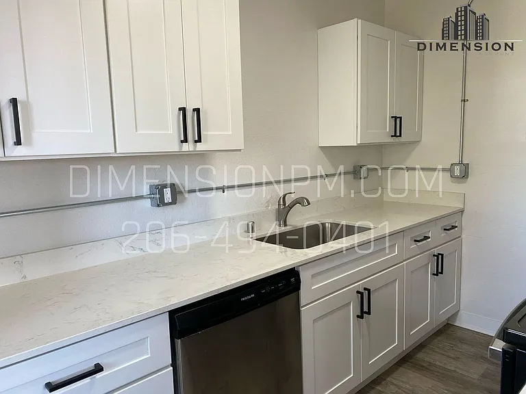 Historic Brick Studios in Walkable North Everett Updated Kitchens, Natural Light & Select Views — Photo 16
