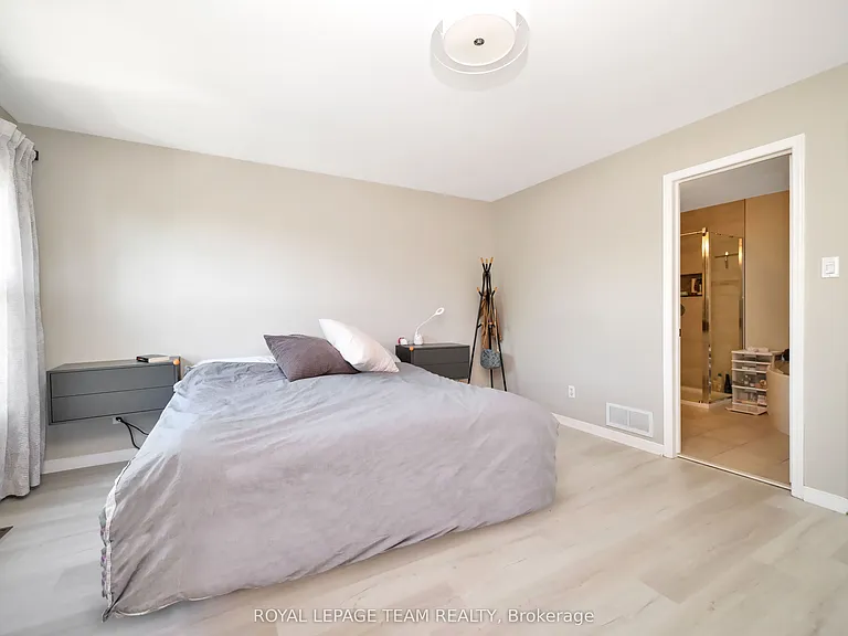 53 Thornbury Cres — Photo 20