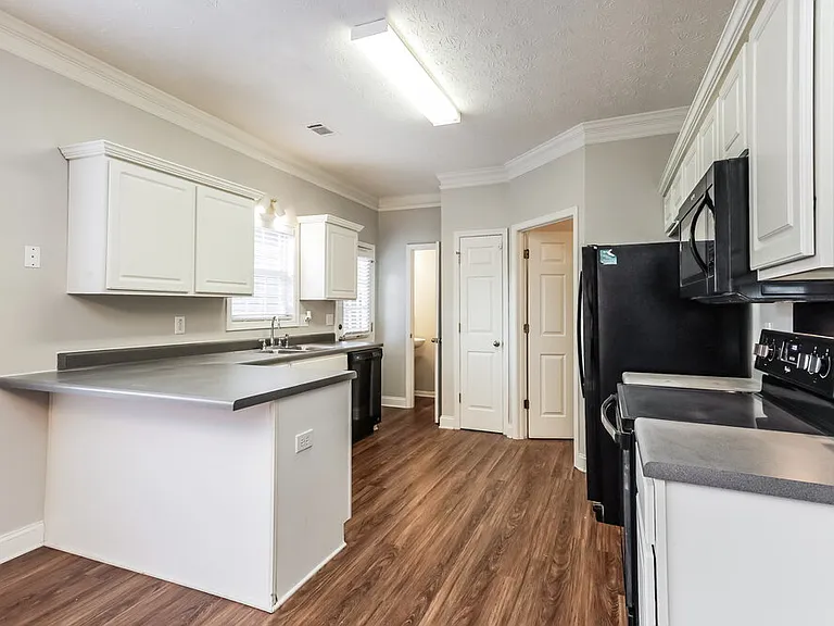 4100 Springvale Way — Photo 7