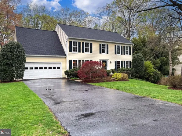 6156 Pohick Station Dr, Fairfax Station, VA 22039