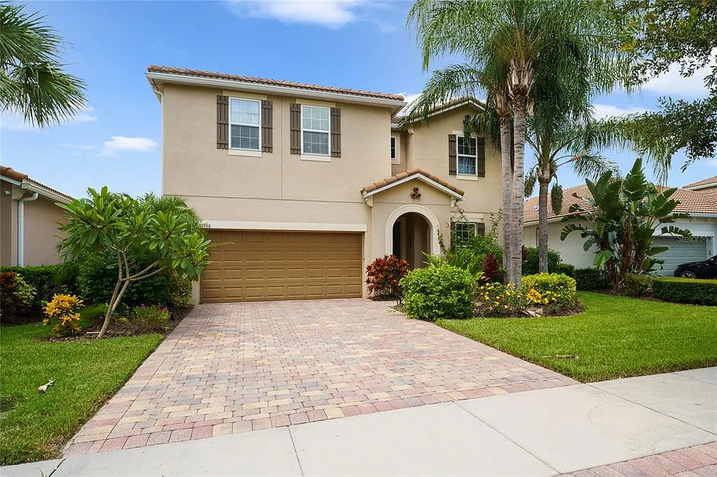 5 bed, 4.0 bath, 3000 sqft, $3,750 — Photo 2