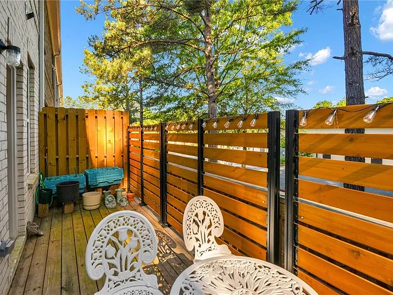 2423 Chene Dr — Photo 34