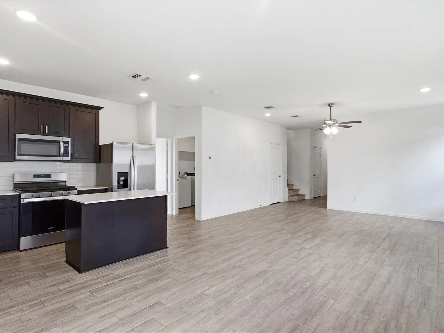 5 bed, 3.0 bath, 2571 sqft, $2,600 — Photo 3