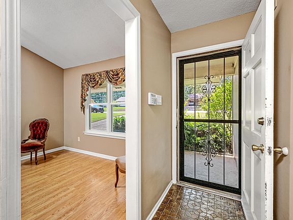 5th image of 3218 Sycamore View Rd