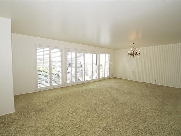 4th image of 3281 Crestmoor Dr
