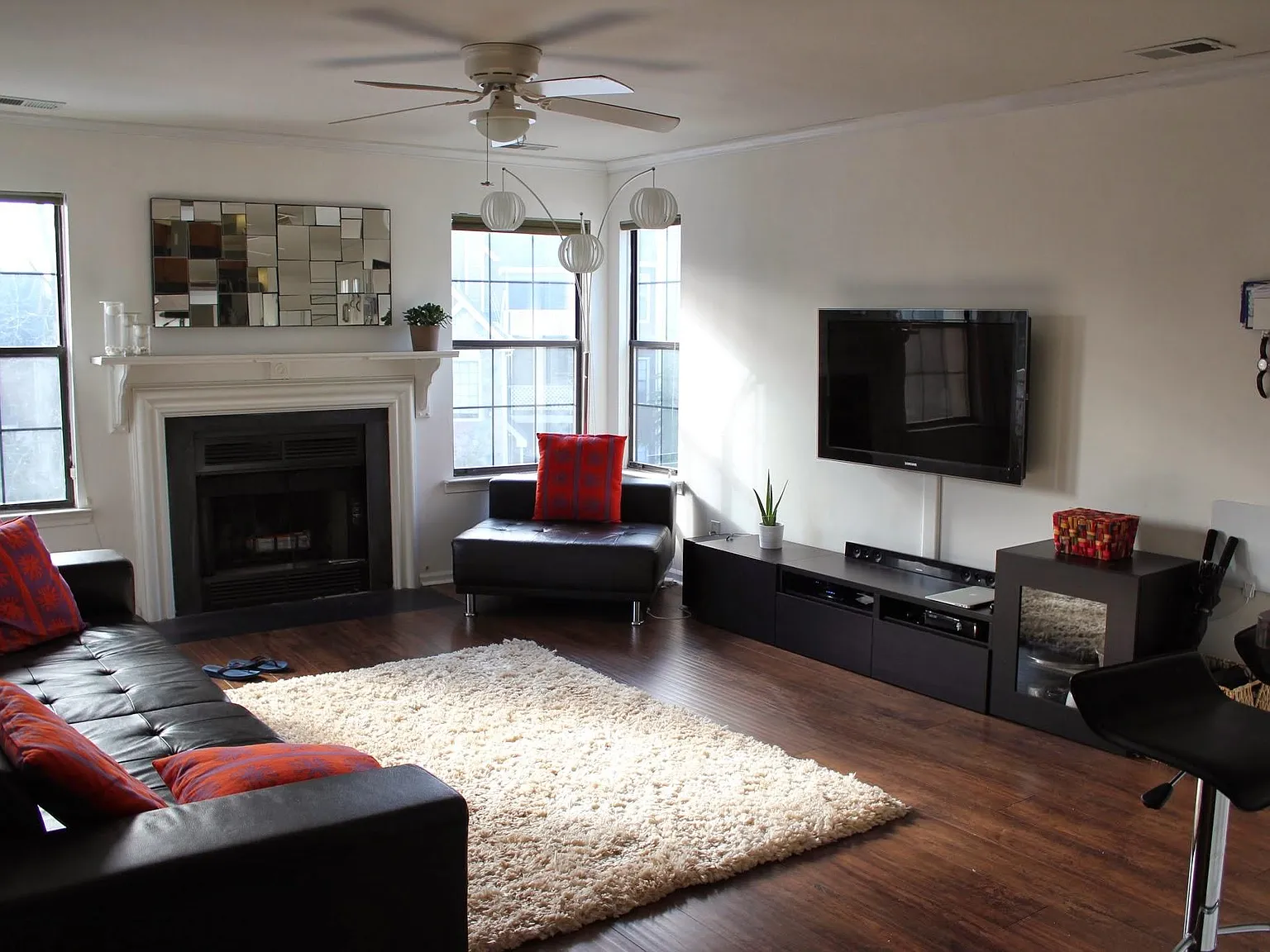 2 bed, 884 sqft, $2,500 — Photo 1