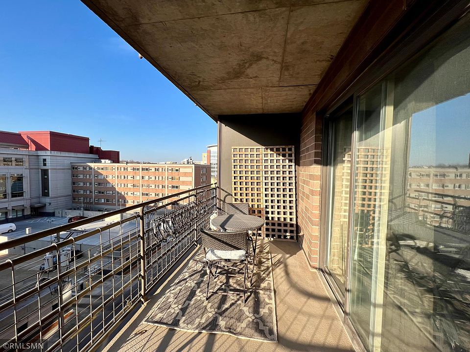 1st image of 26 10th St W Unit 606