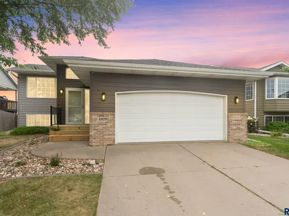 4909 S Emma Ln, Sioux Falls, SD 57106