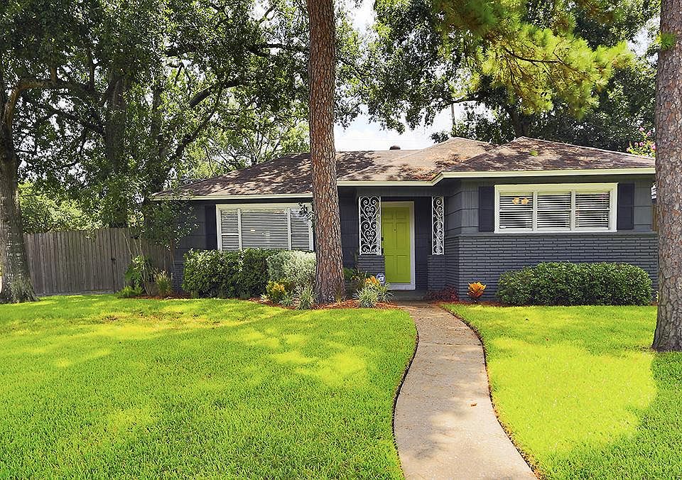 Lovely Timbergrove home on a spacious corner lot with great curb appeal! Mature trees surround the h