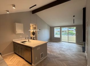 1709 SW 104th St #D, Seattle, WA 98146