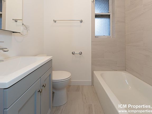 4th image of 3630 N Marshfield Ave APT 2