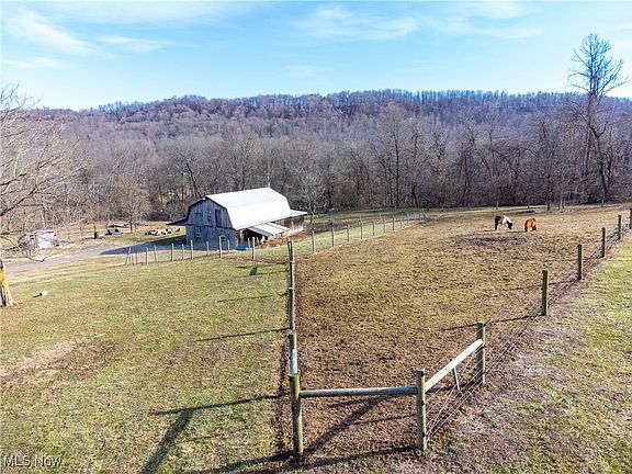 4th image of 61375 Underwood Ln