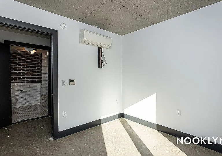 639 Foster Ave #305 — Photo 32