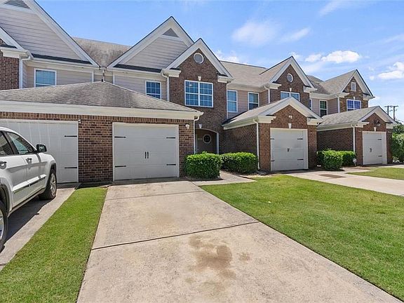 3rd image of 121 Village Dr