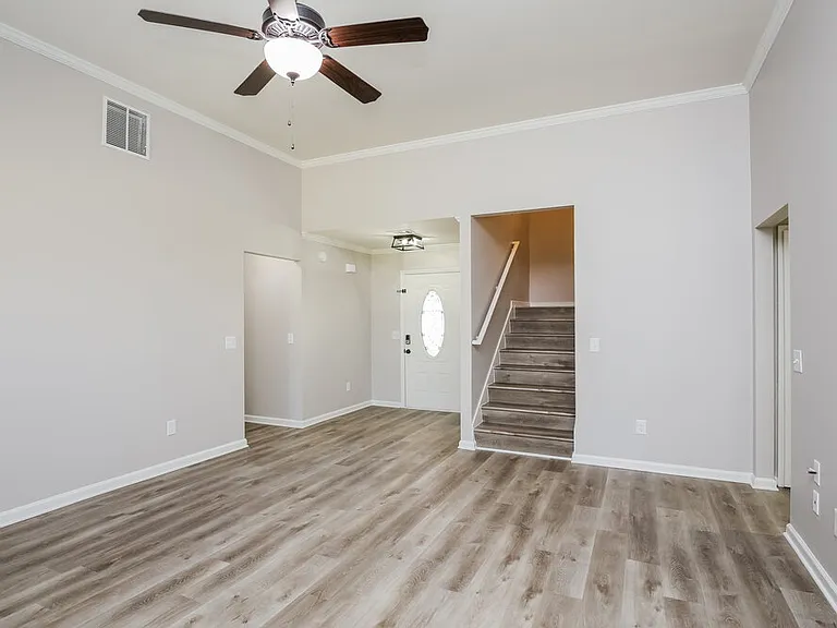844 Pinnacle Dr — Photo 7