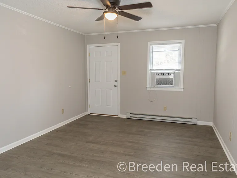 1466 Kennedy Dr — Photo 4