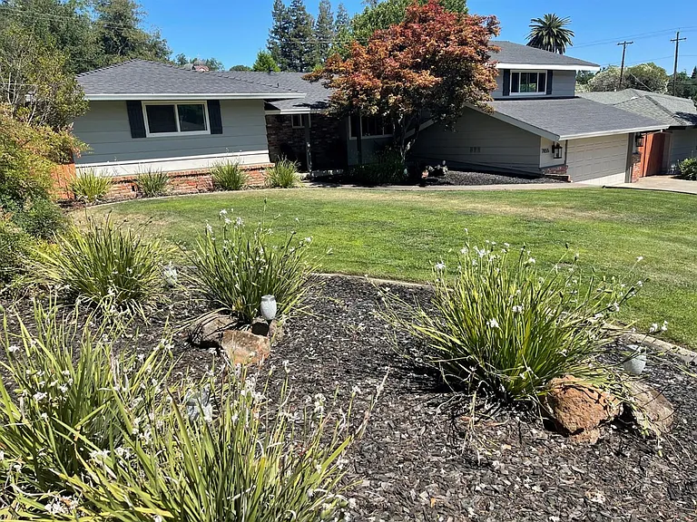 7855 Greenridge Way — Photo 1